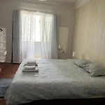 Проживание в семье Only 3 People Center Of