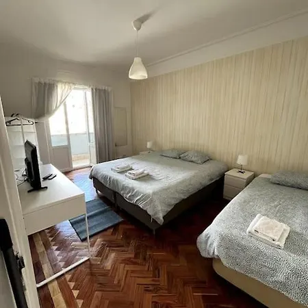 Only 3 People Center Of Lisboa