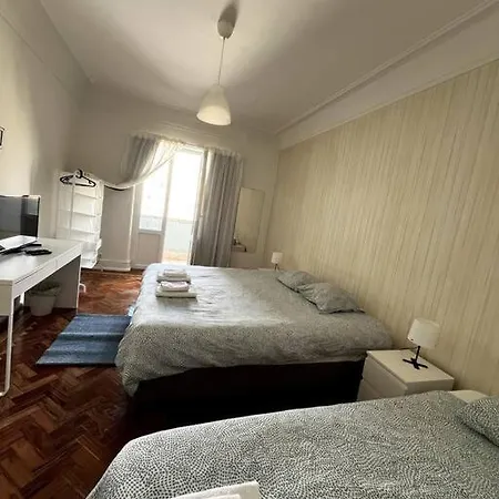 Only 3 People Center Of