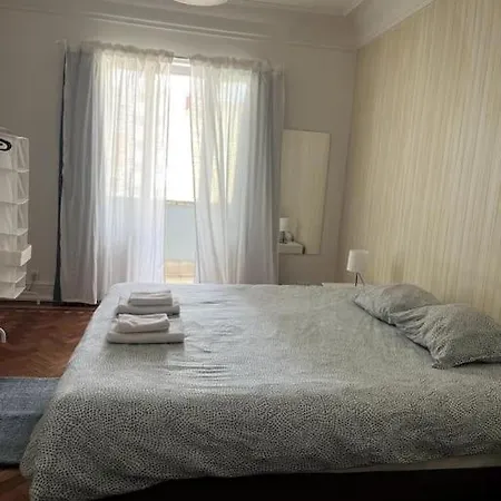 Проживание в семье Only 3 People Center Of